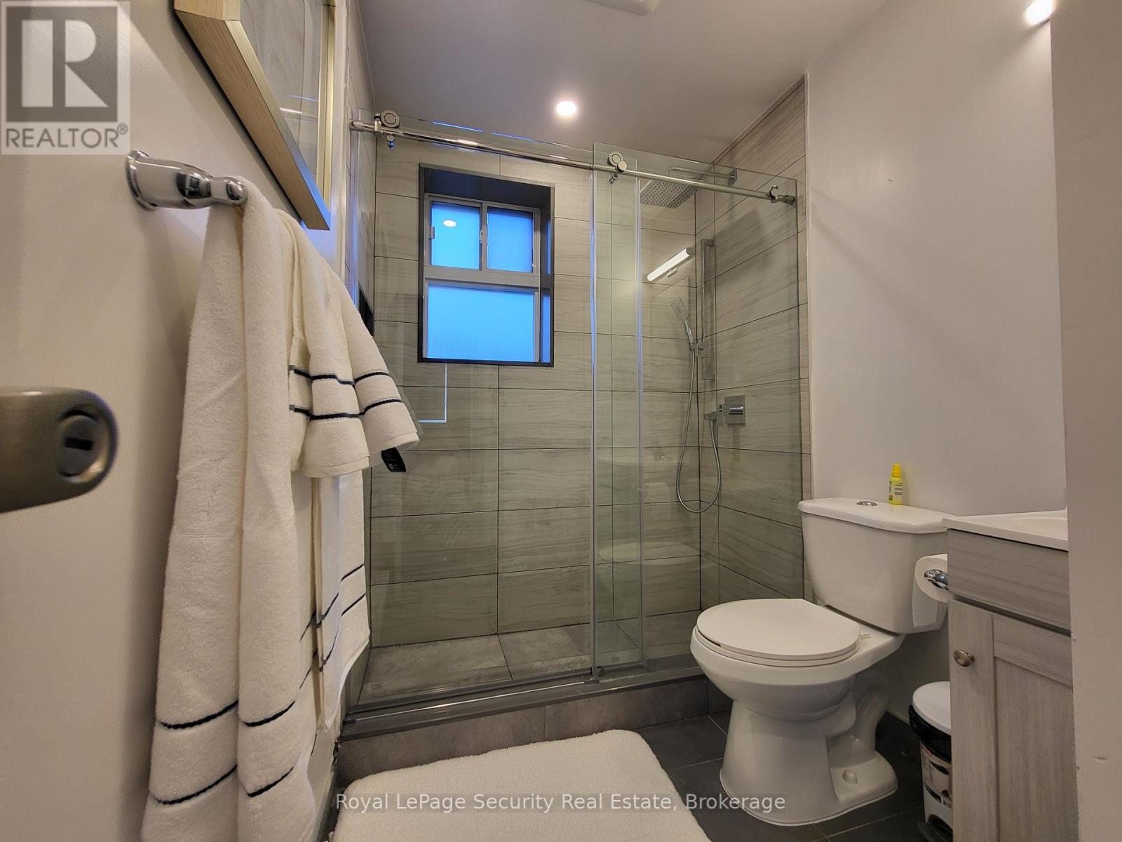 2 - 328 Lakeshore Road Property Photo 9