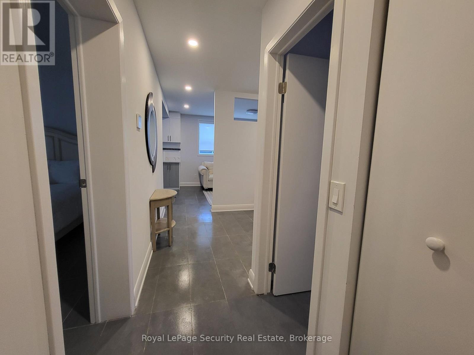 2 - 328 Lakeshore Road Property Photo 11