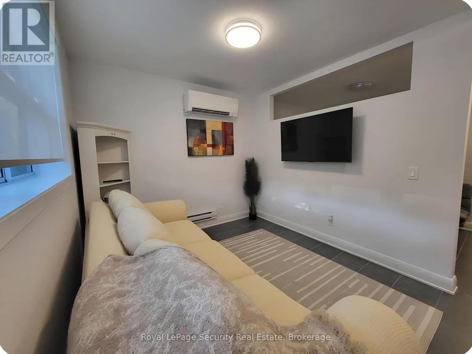 2 - 328 Lakeshore Road Property Photo 12