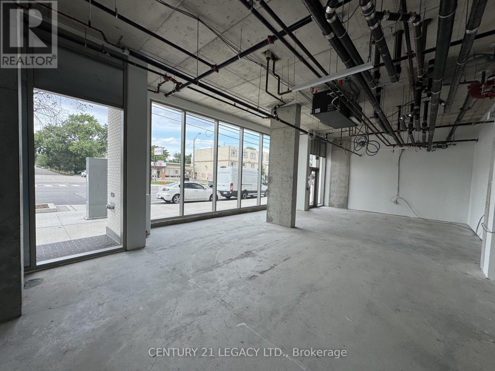693a The Queensway Property Photo 14