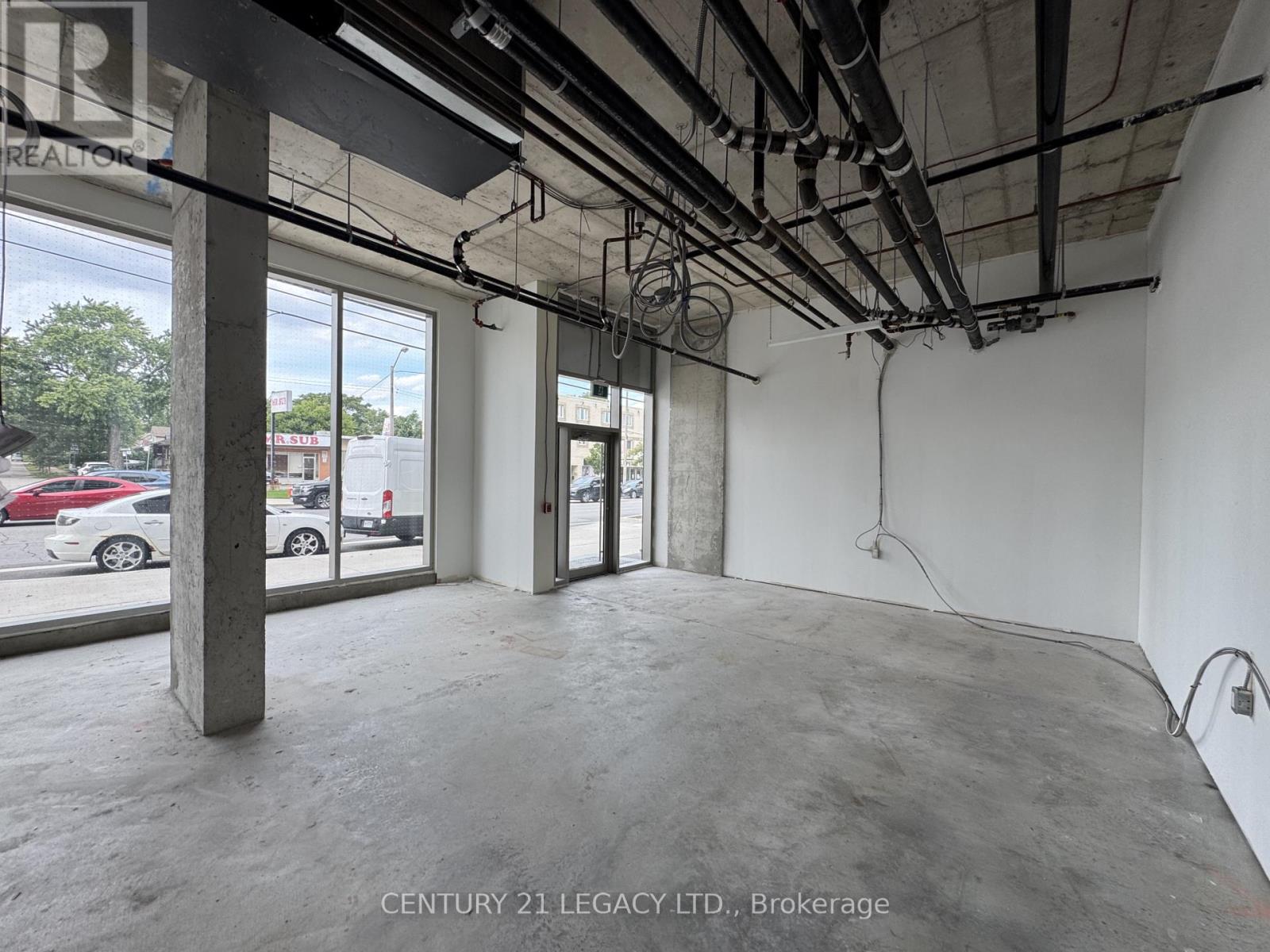 693a The Queensway Property Photo 16