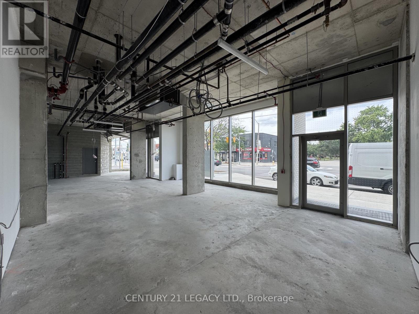 693a The Queensway Property Photo 17