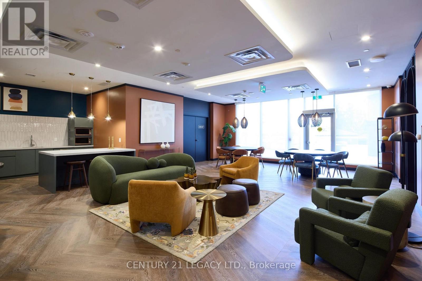 693a The Queensway Property Photo 25