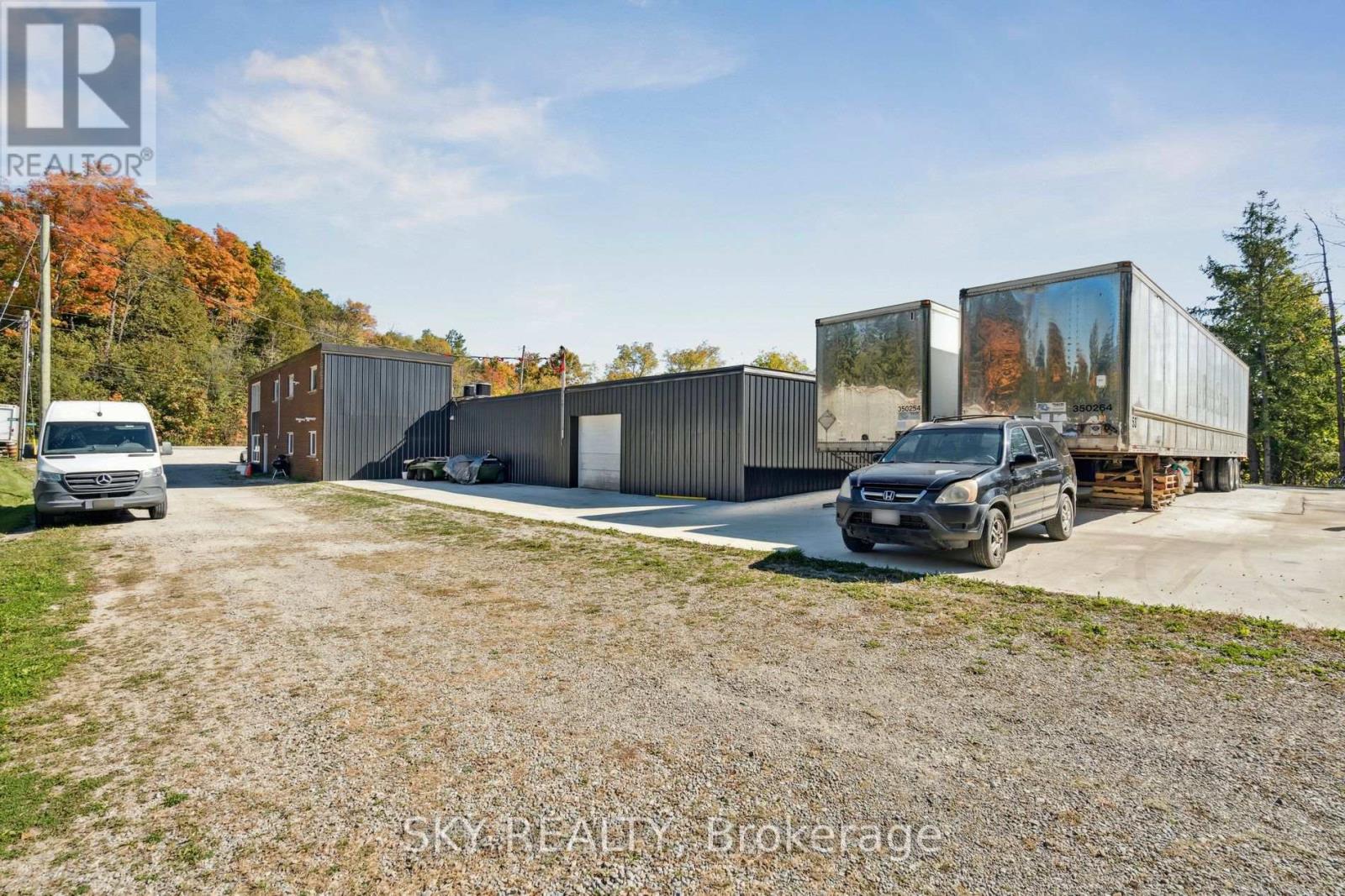 12475 5th Line Property Photo 2