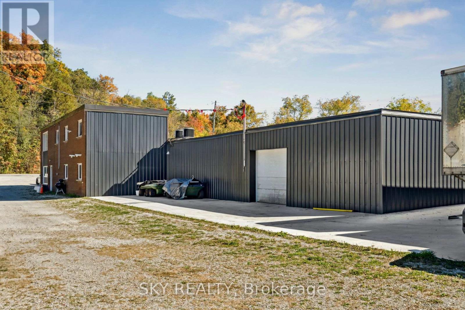 12475 5th Line Property Photo 3