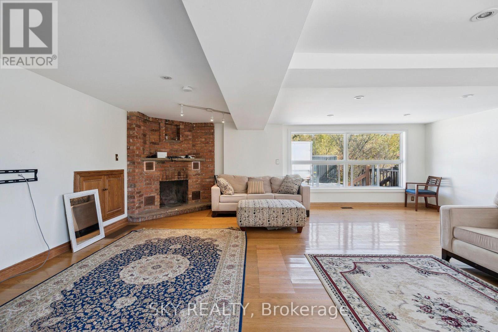 12475 5th Line Property Photo 8