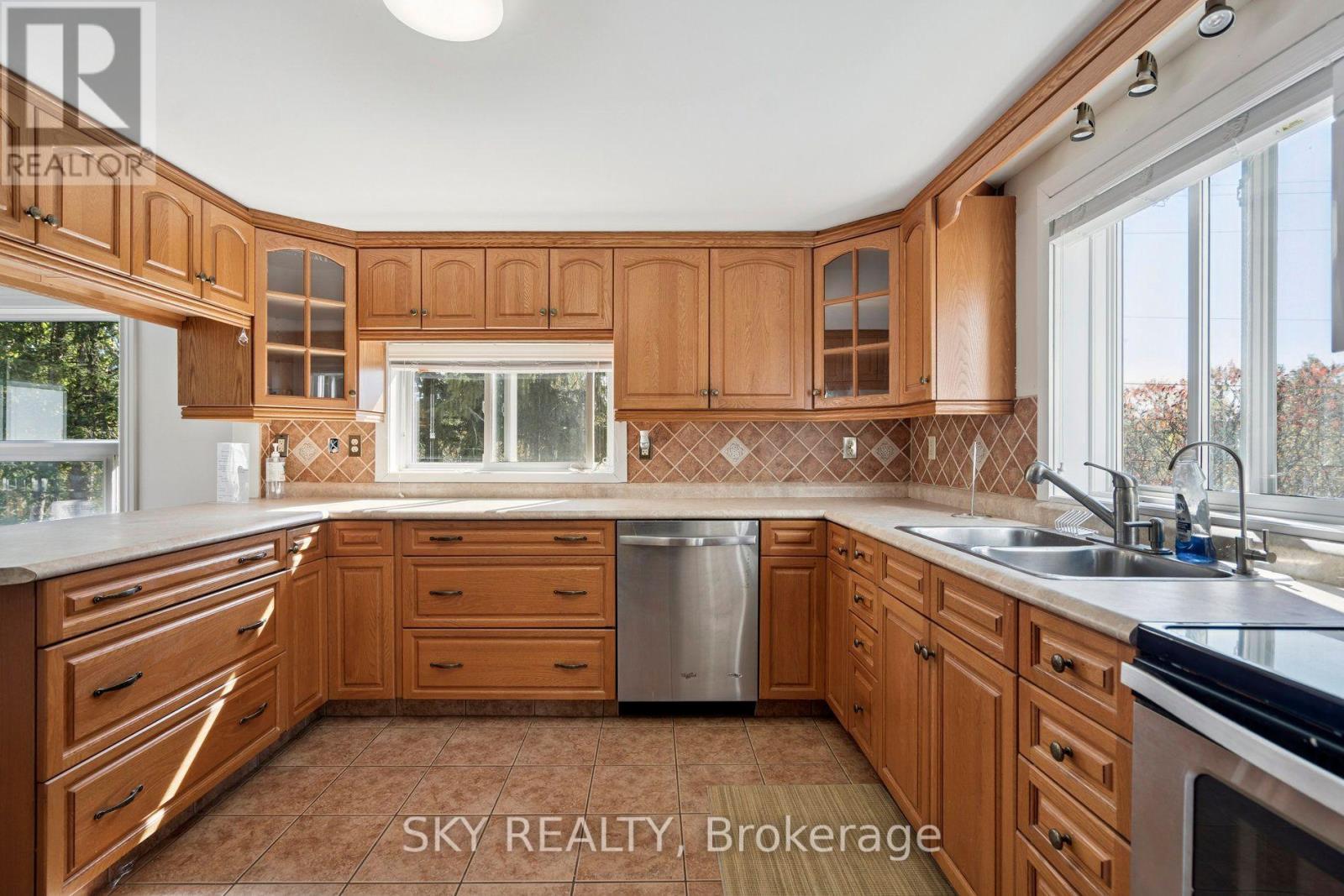 12475 5th Line Property Photo 12