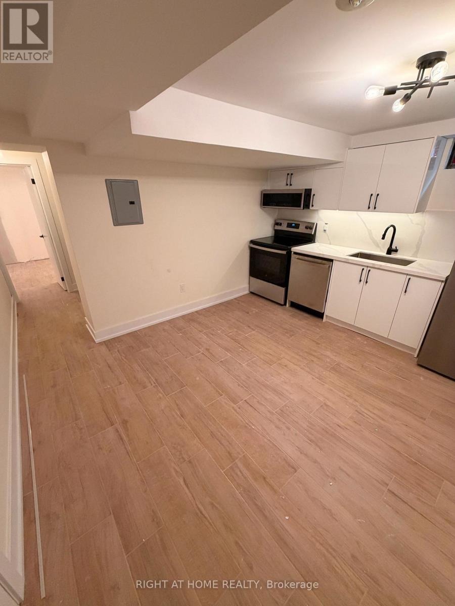 B - 3384 Lake Shore Boulevard W Property Photo 1