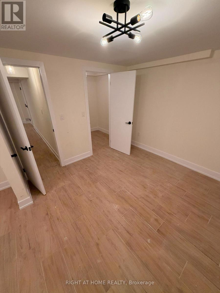 B - 3384 Lake Shore Boulevard W Property Photo 2