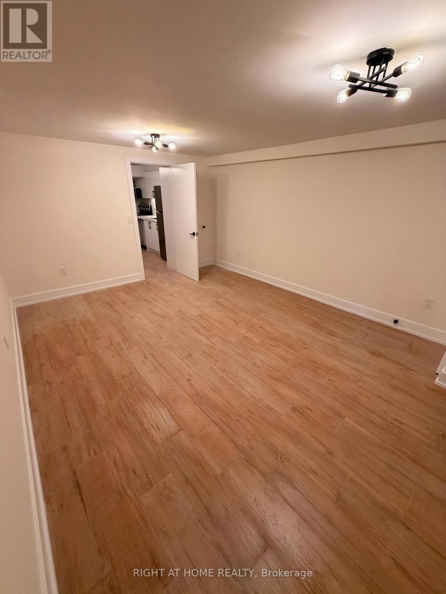 B - 3384 Lake Shore Boulevard W Property Photo 3