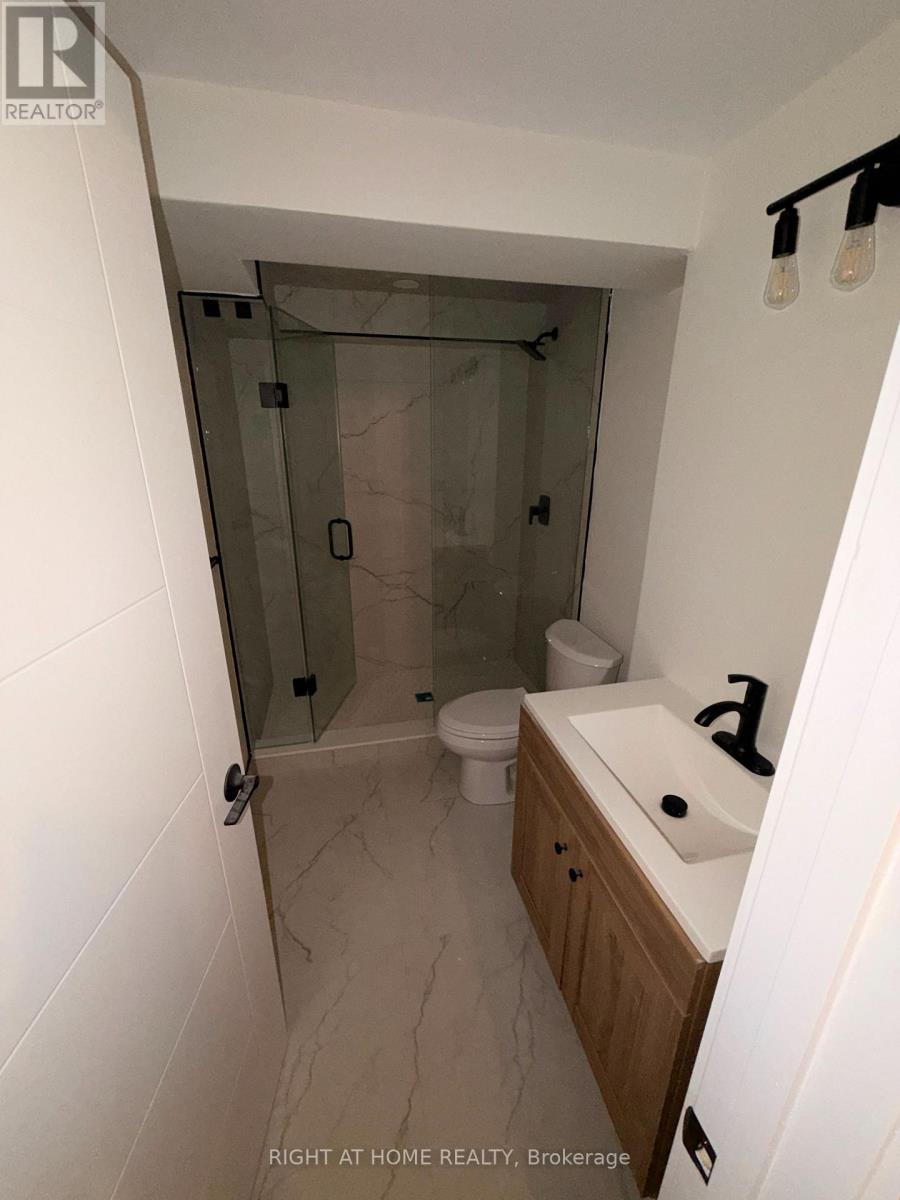 B - 3384 Lake Shore Boulevard W Property Photo 4