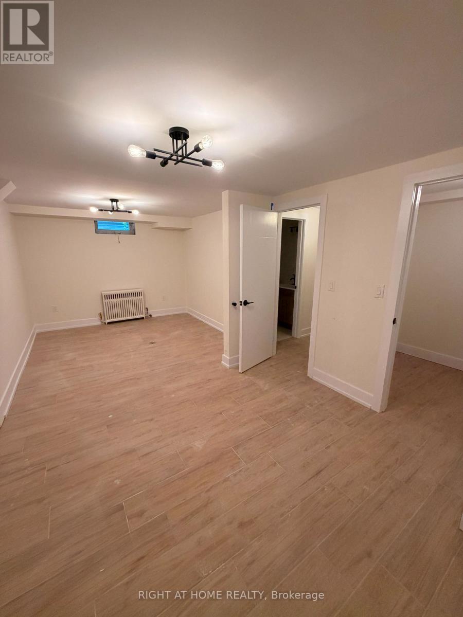 B - 3384 Lake Shore Boulevard W Property Photo 7