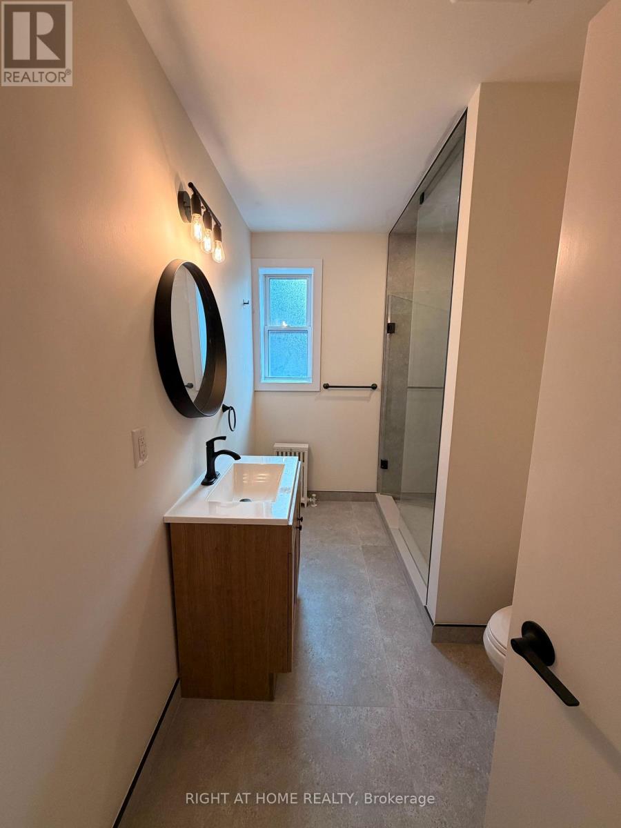 B - 3384 Lake Shore Boulevard W Property Photo 8