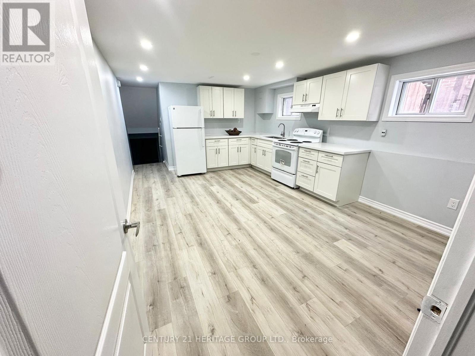Lower - 32 Histon Crescent Property Photo 2