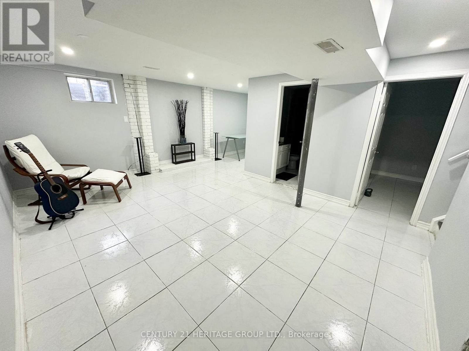 Lower - 32 Histon Crescent Property Photo 4