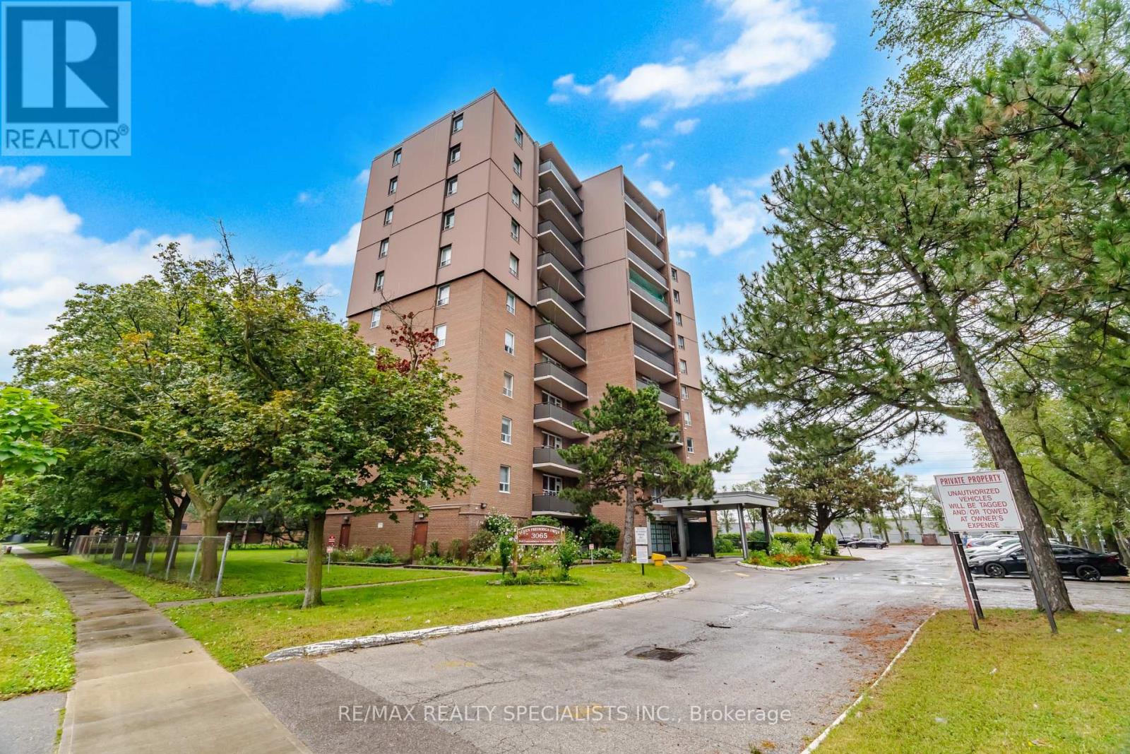 403 - 3065 Queen Frederica Drive Property Photo 1
