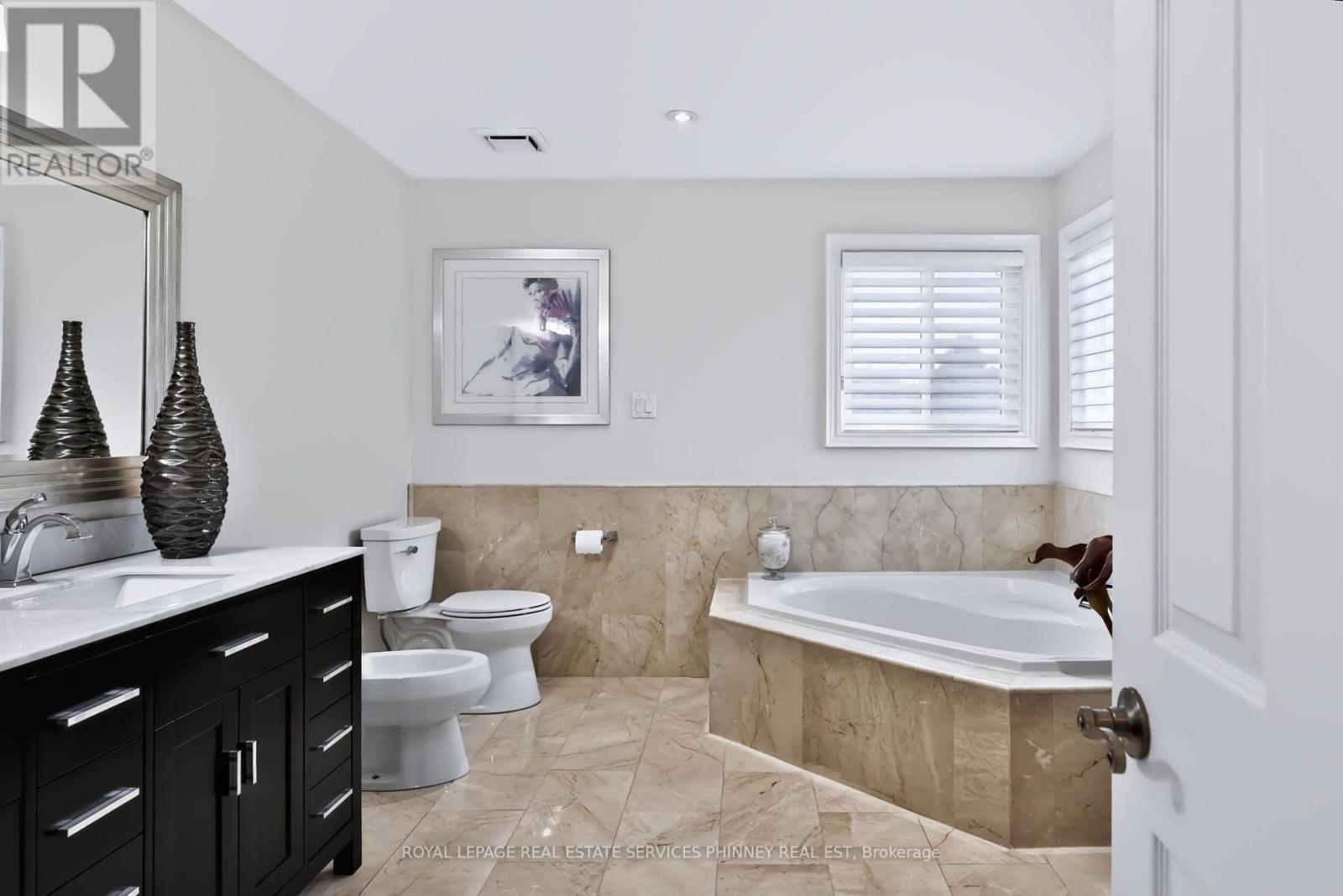 5563 Whitehorn Avenue Property Photo 25