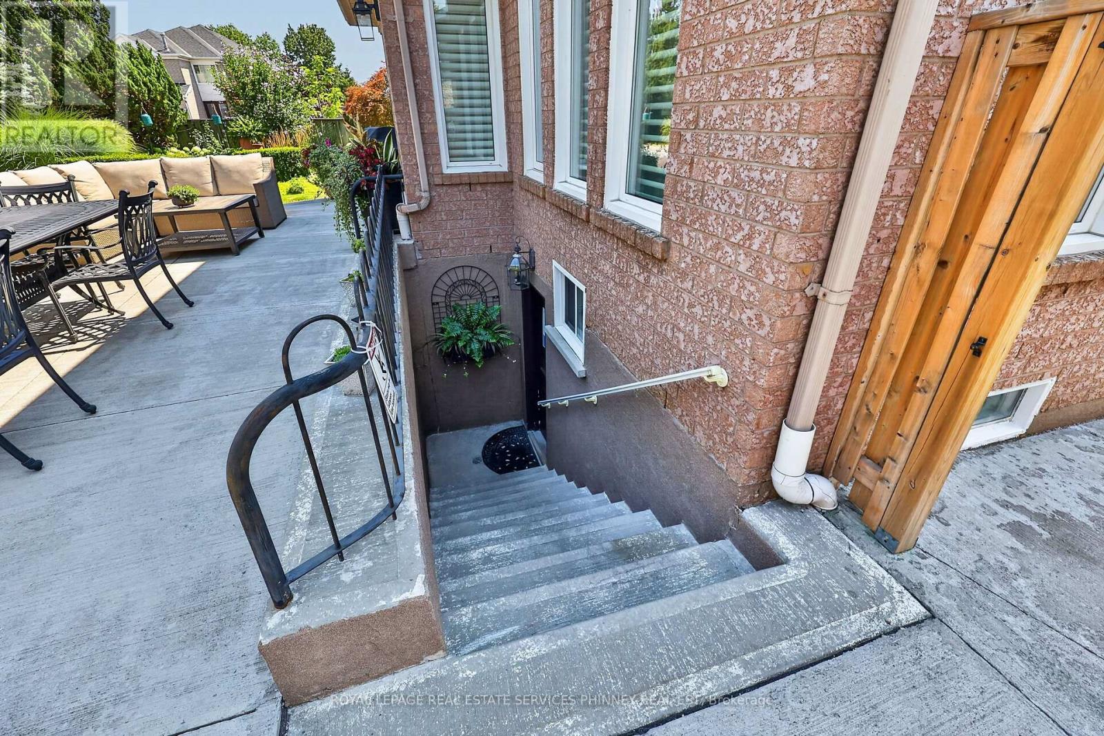 5563 Whitehorn Avenue Property Photo 31