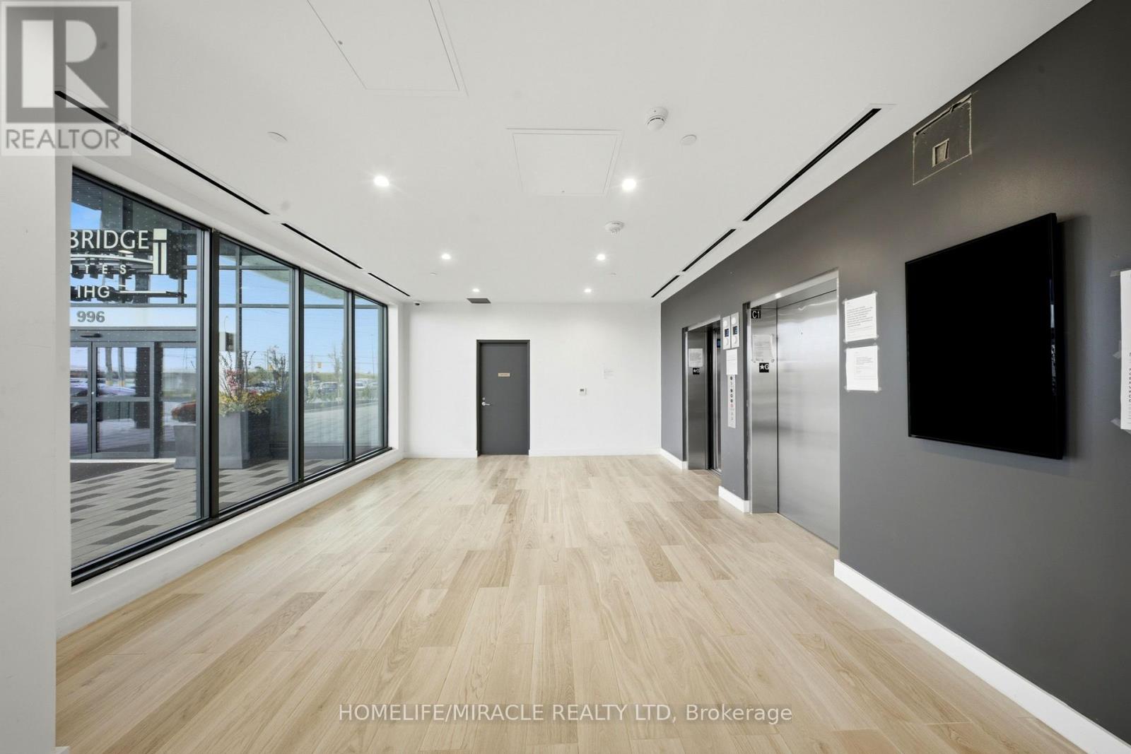 225 - 998 Martin Grove Road Property Photo 4