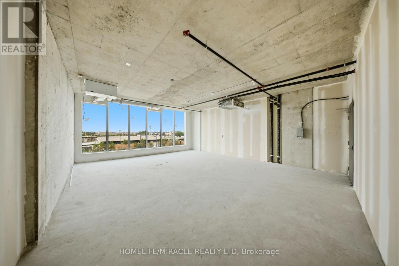 225 - 998 Martin Grove Road Property Photo 7