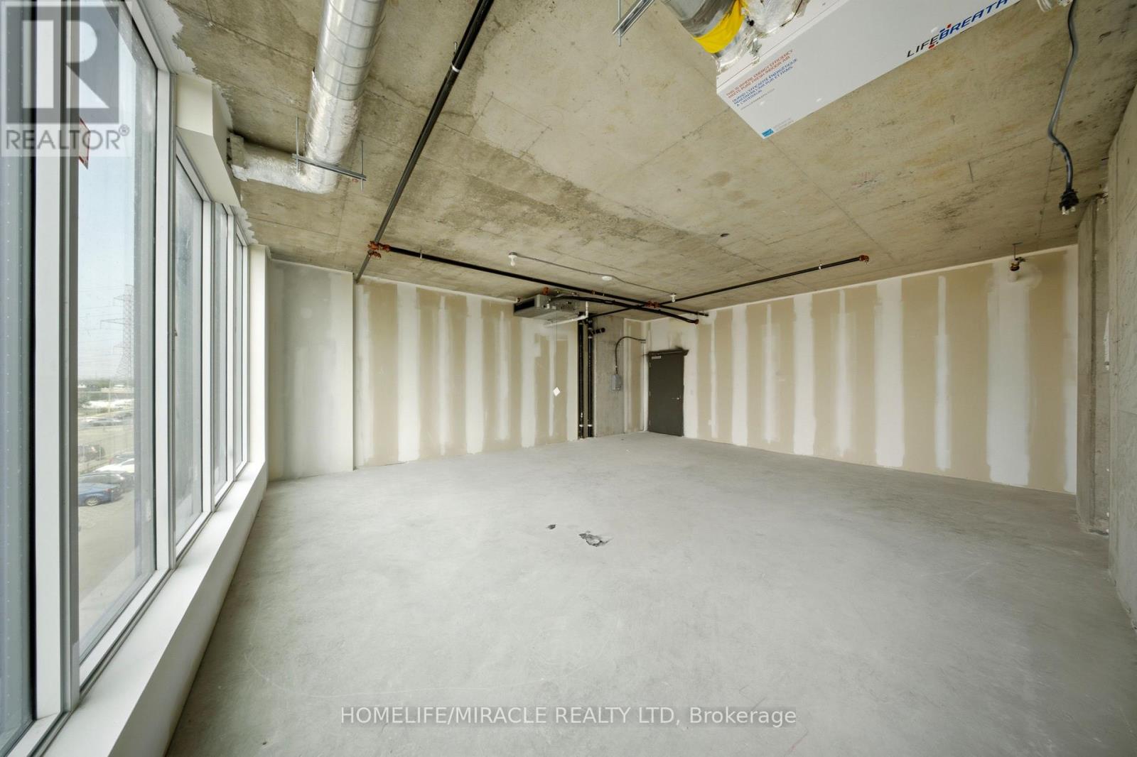 225 - 998 Martin Grove Road Property Photo 8