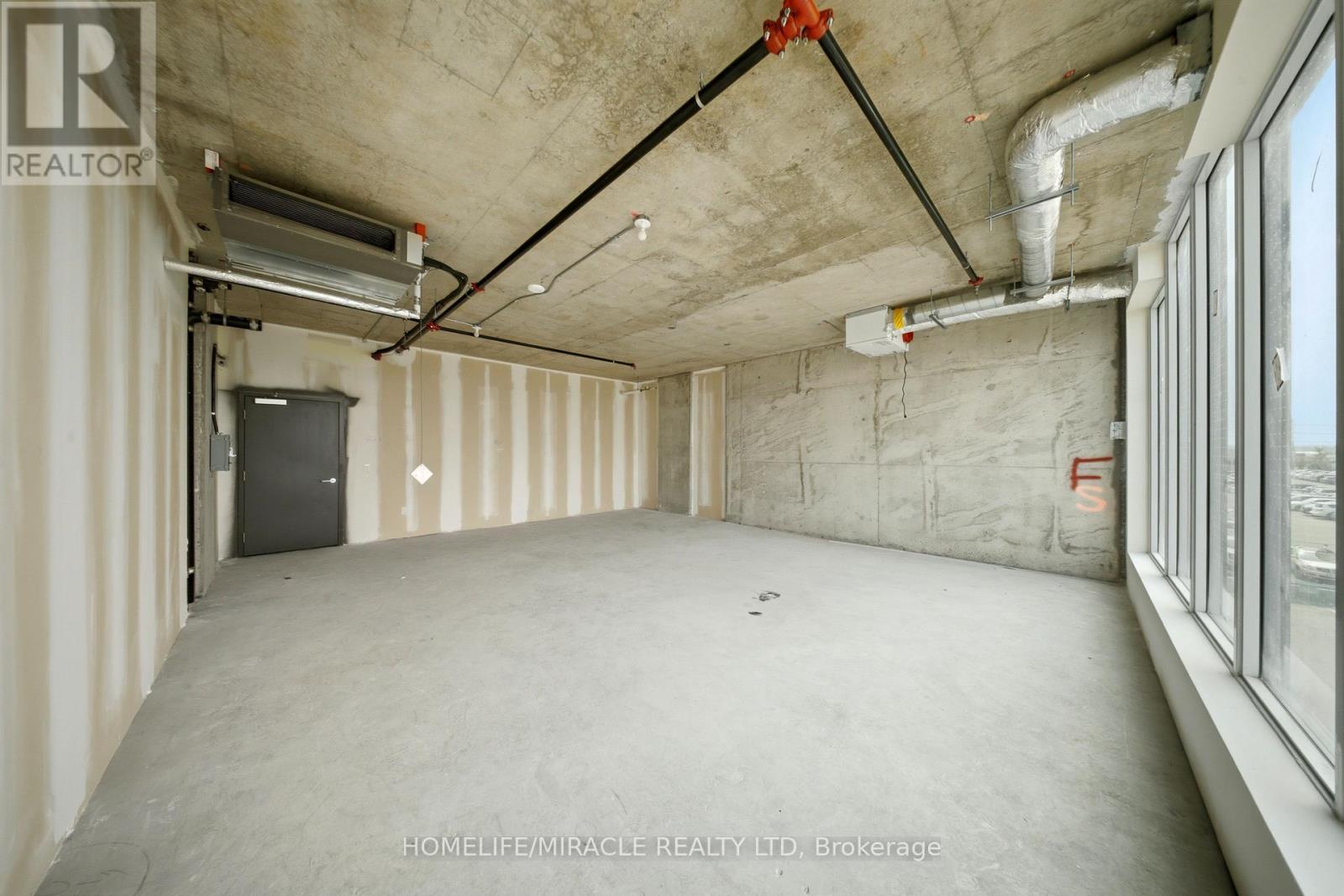 225 - 998 Martin Grove Road Property Photo 9