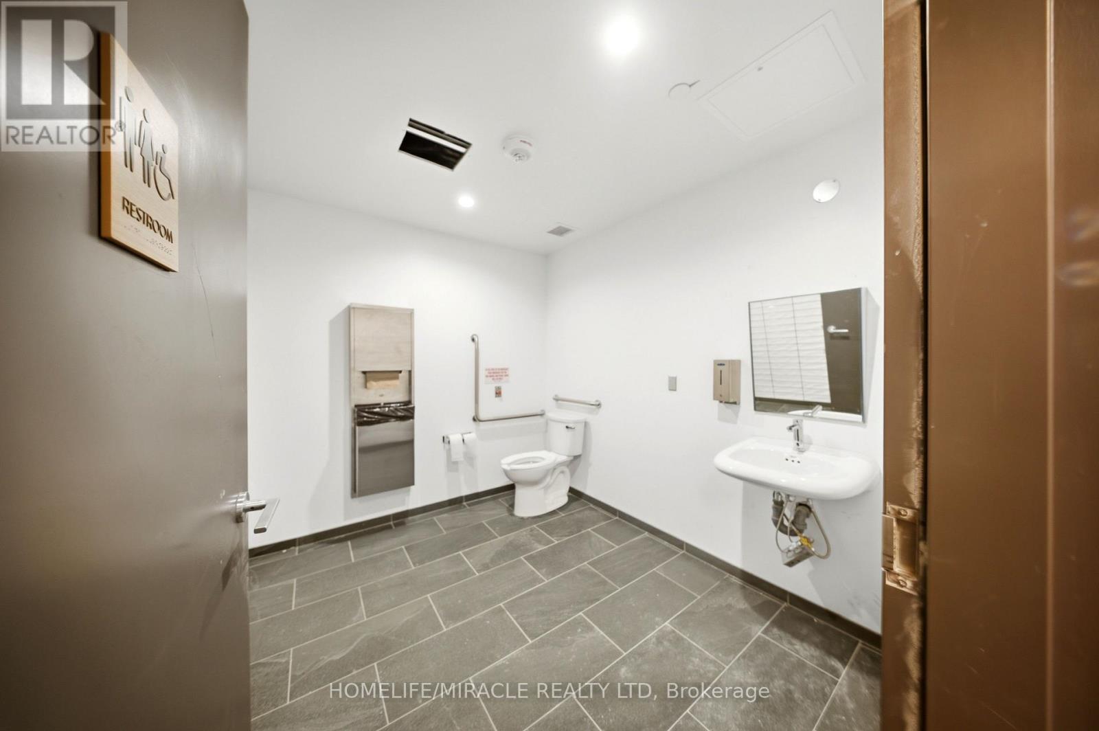 225 - 998 Martin Grove Road Property Photo 12