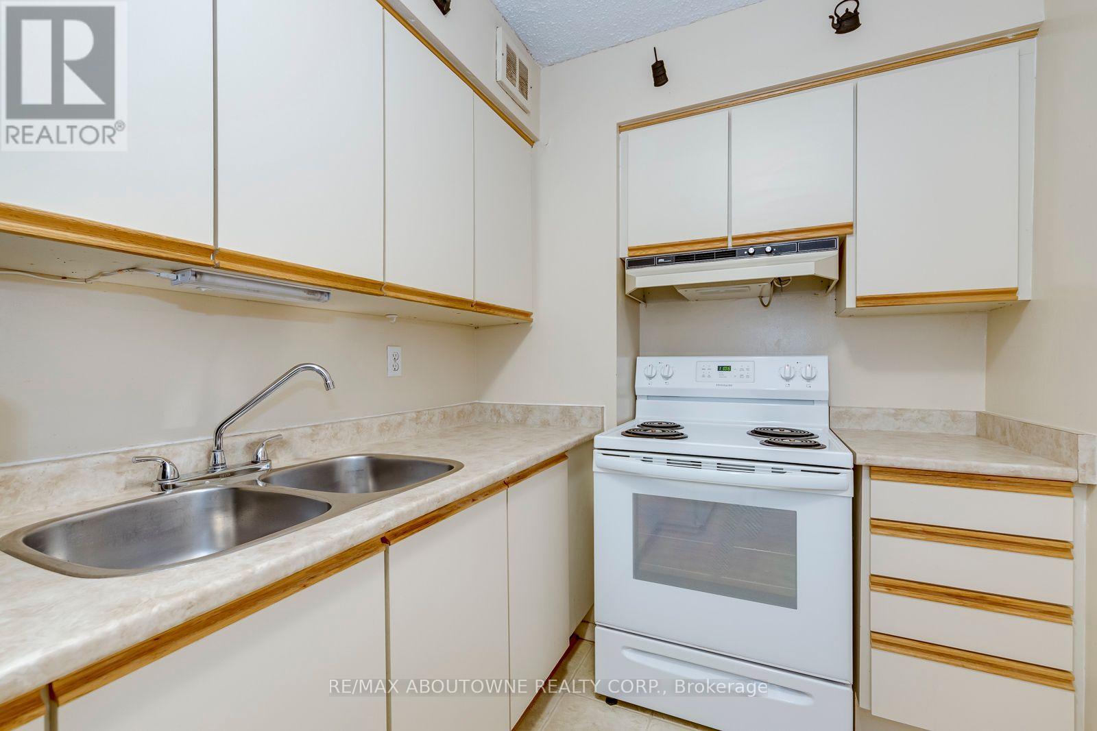 906 - 212 Kerr Street Property Photo 31
