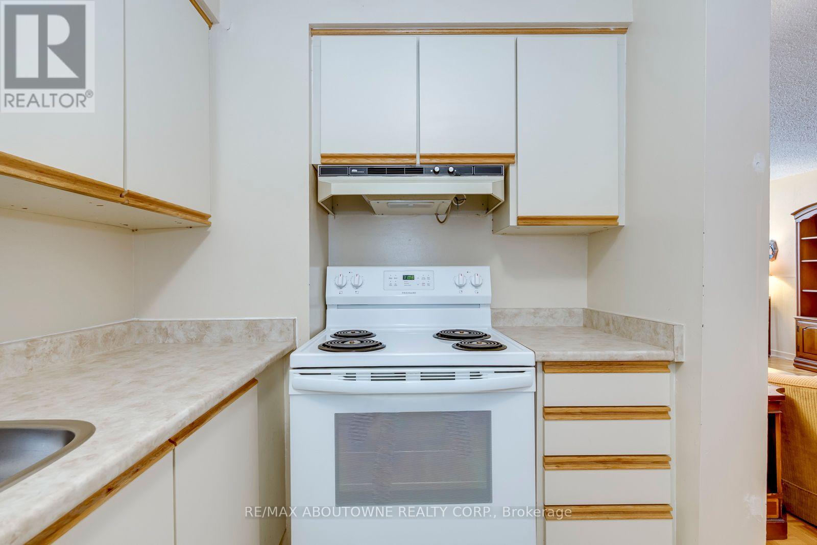 906 - 212 Kerr Street Property Photo 32