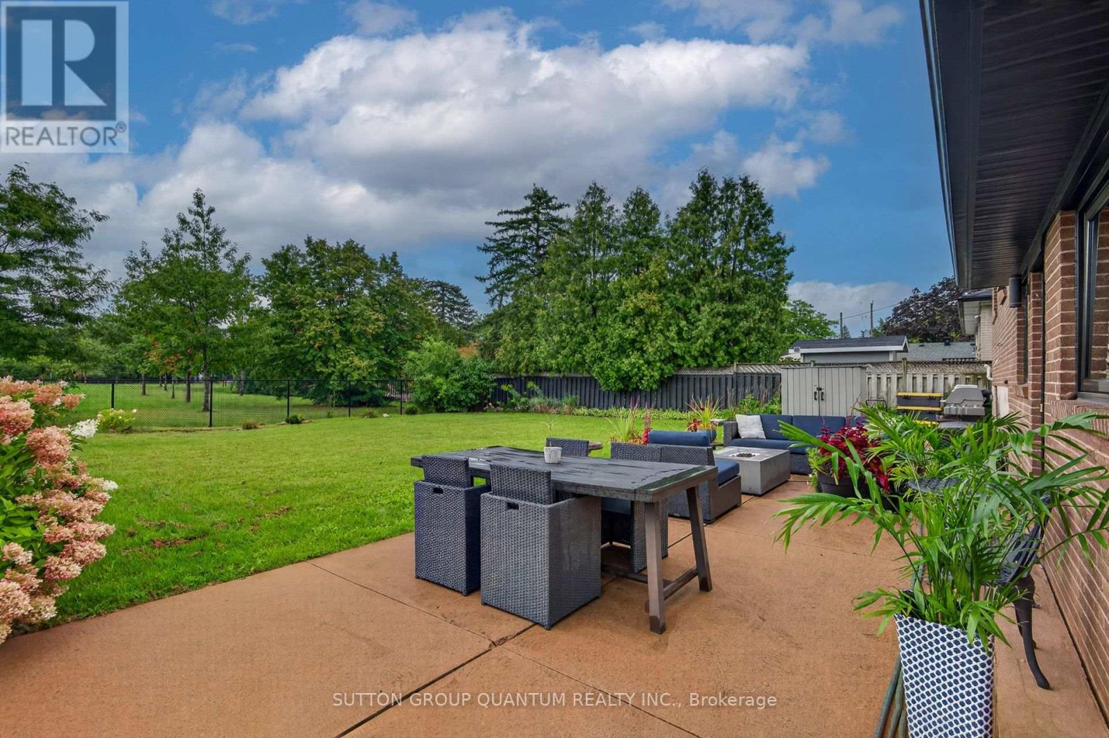 2103 Seabrook Drive Property Photo 3