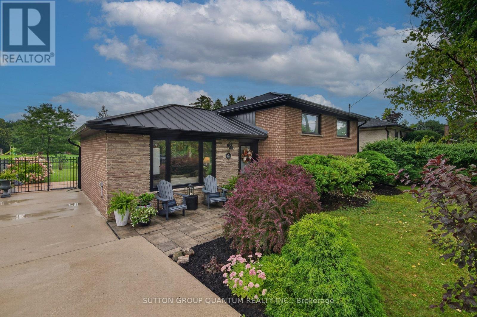 2103 Seabrook Drive Property Photo 4