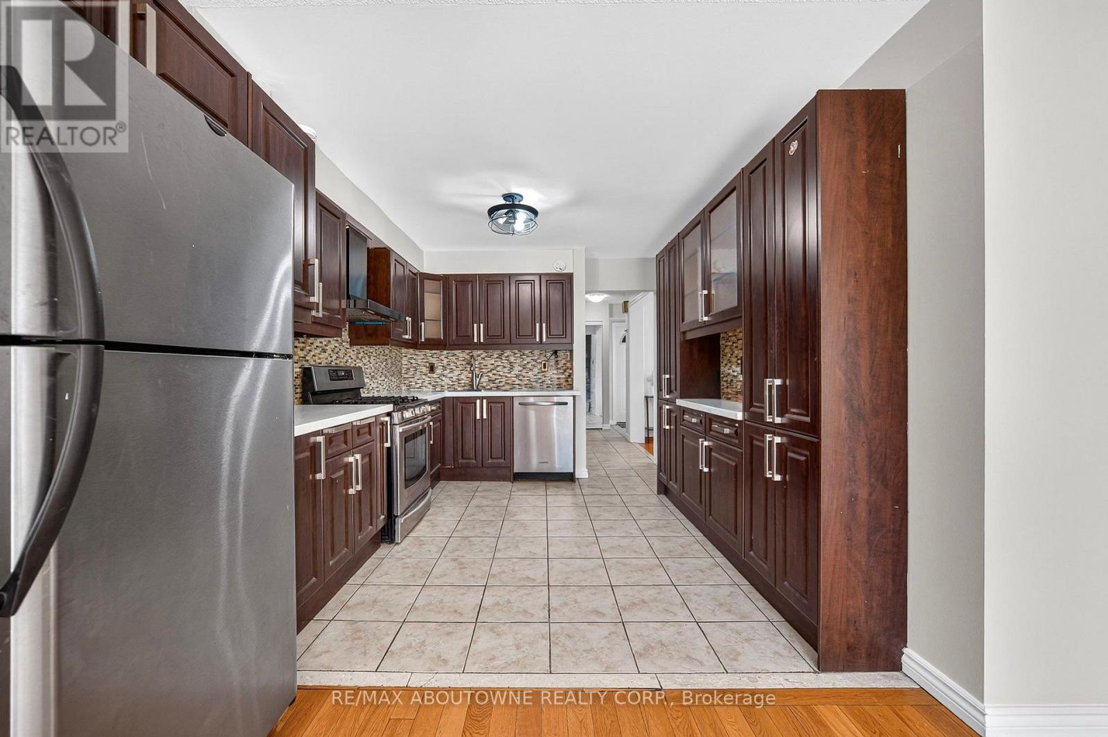 668 Greycedar Crescent Property Photo 10