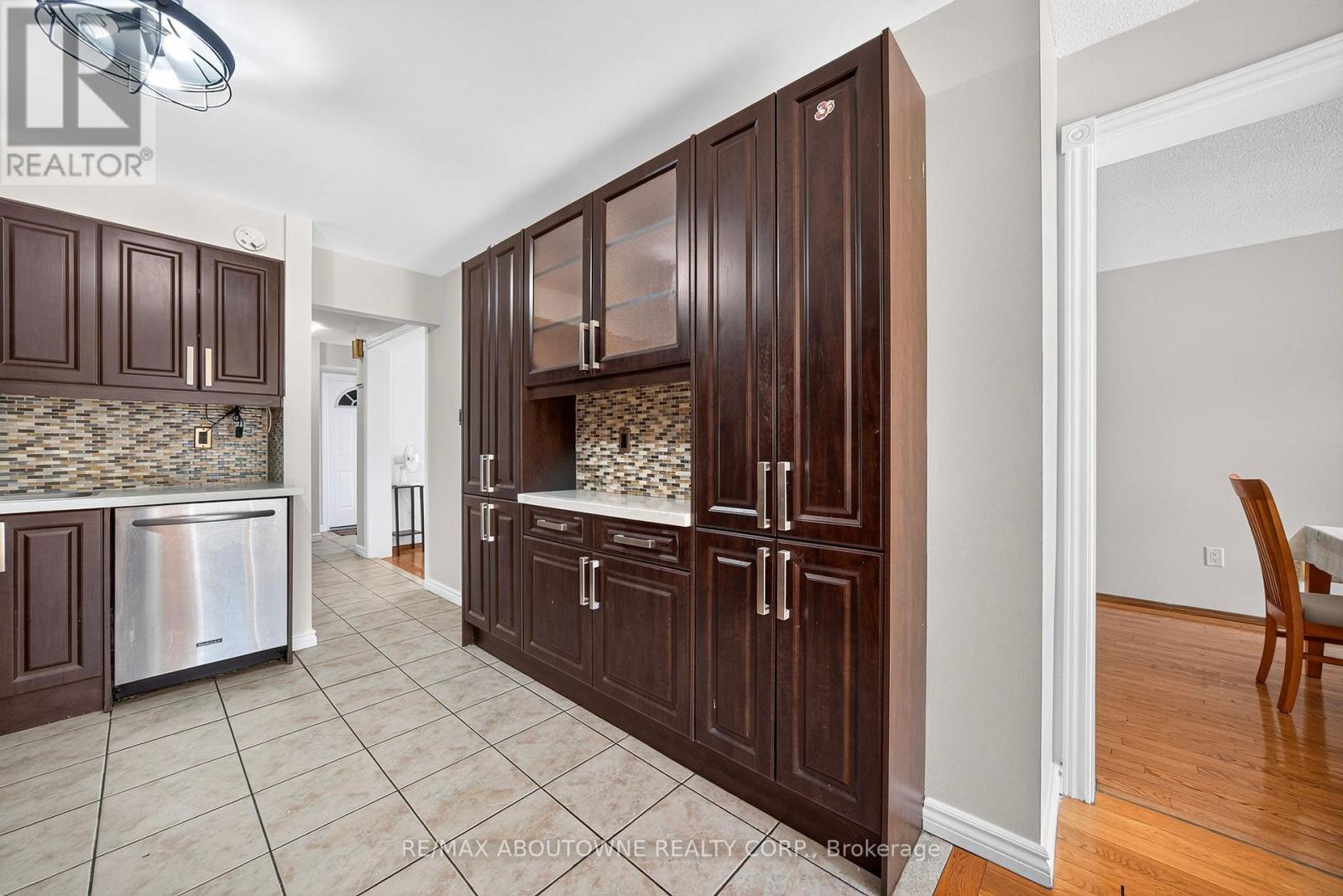 668 Greycedar Crescent Property Photo 13
