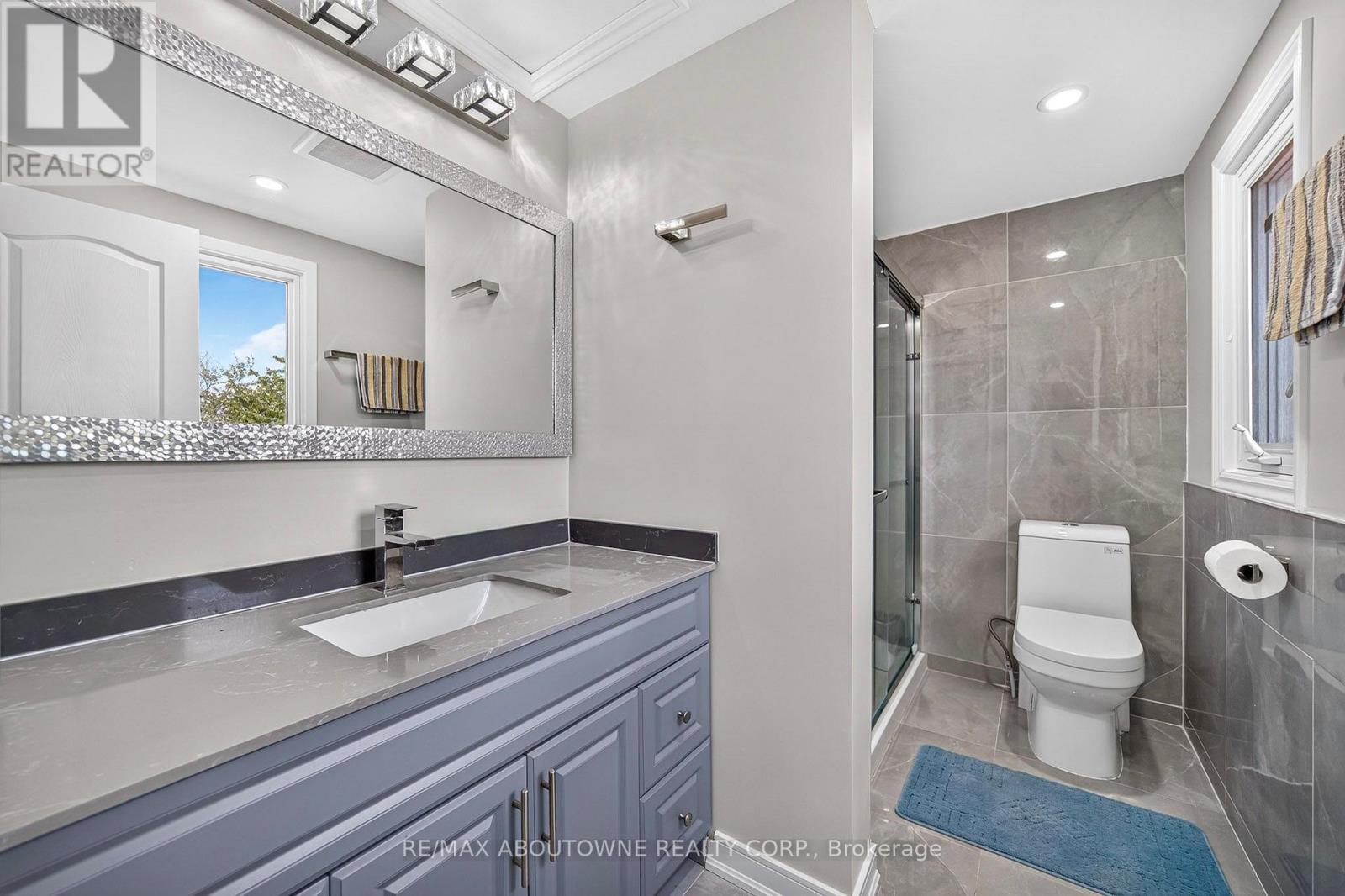 668 Greycedar Crescent Property Photo 16