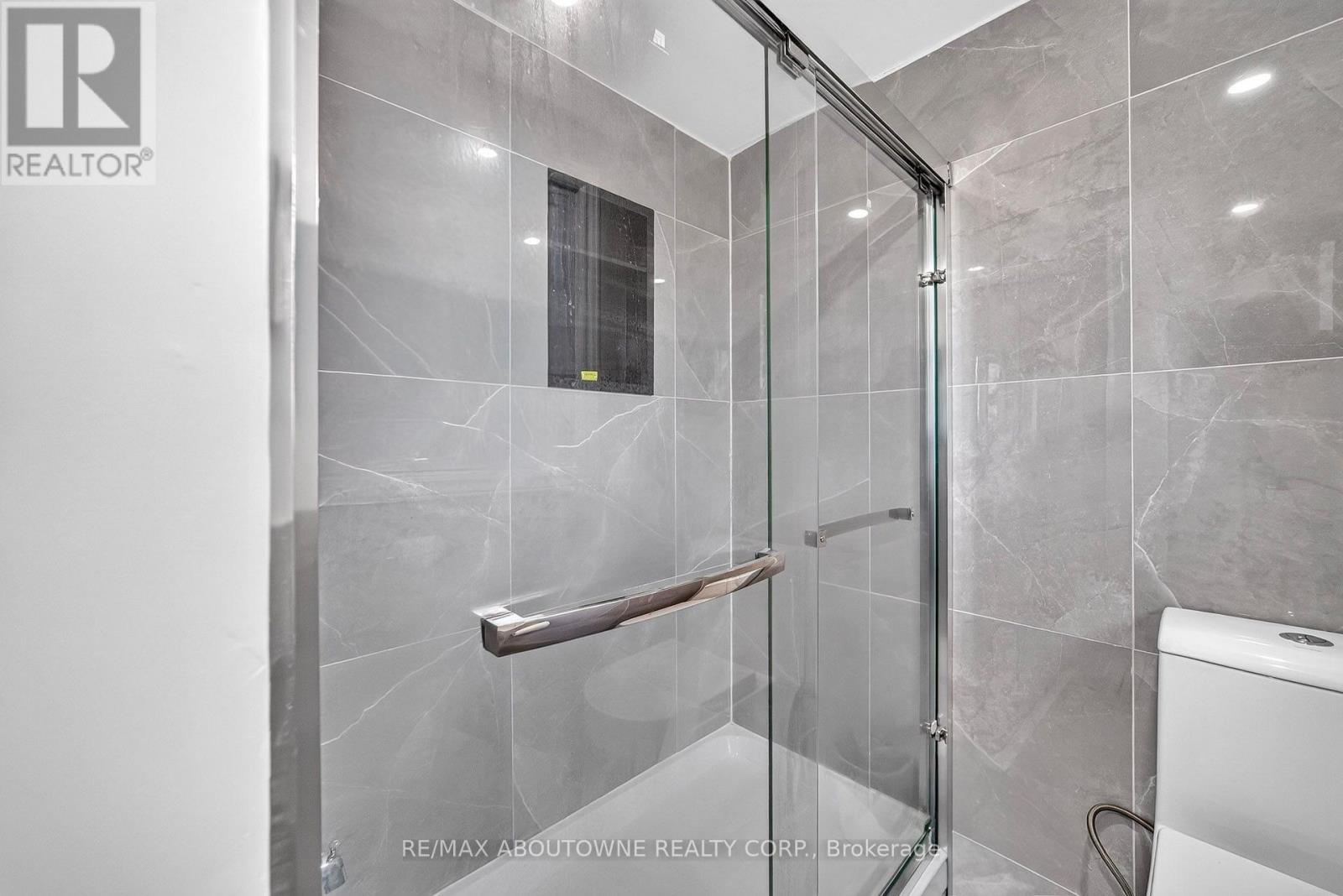 668 Greycedar Crescent Property Photo 17
