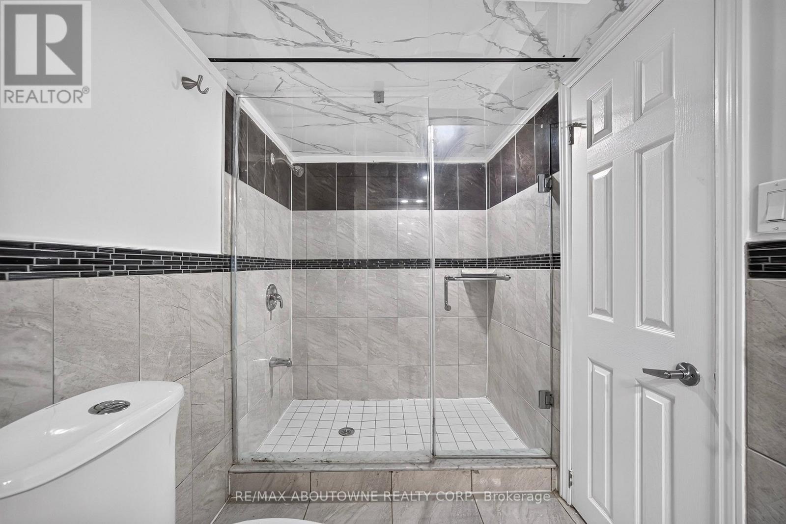 668 Greycedar Crescent Property Photo 23