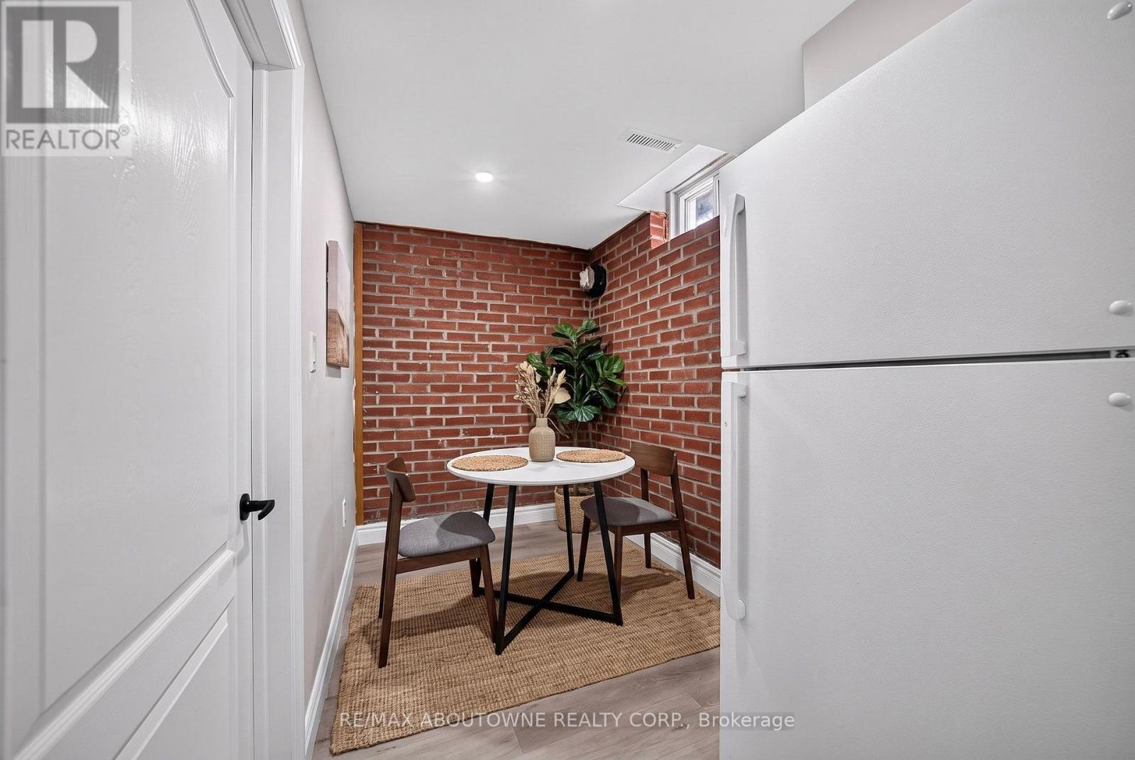 668 Greycedar Crescent Property Photo 25