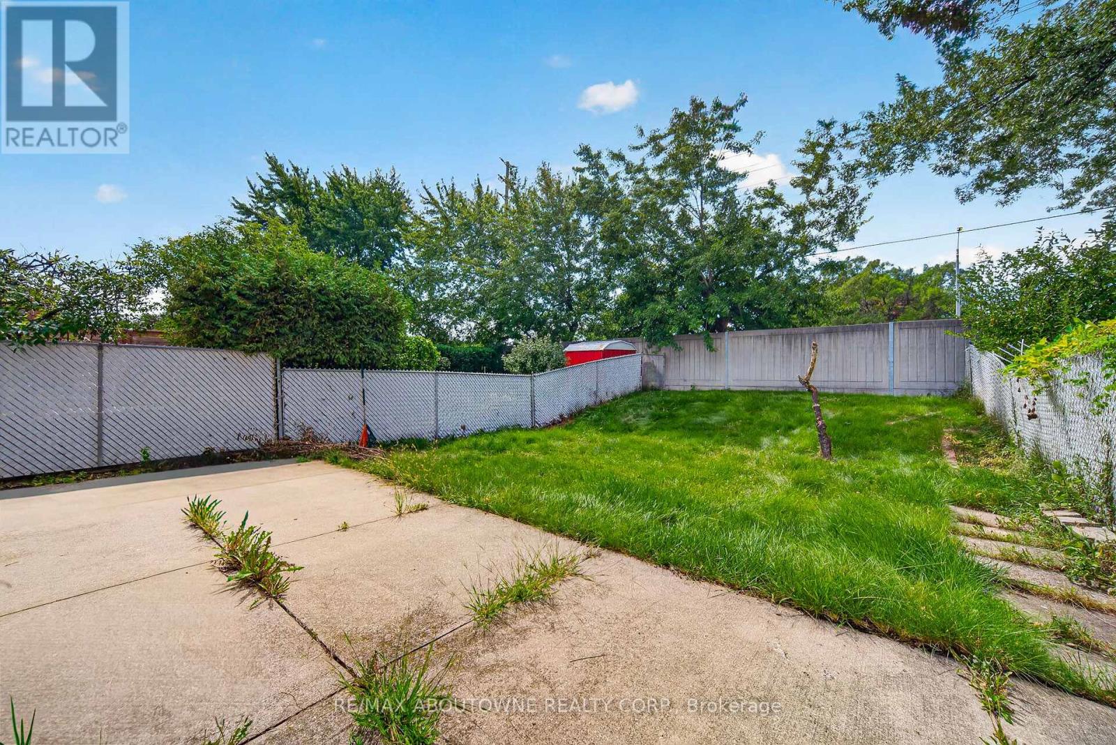 668 Greycedar Crescent Property Photo 29