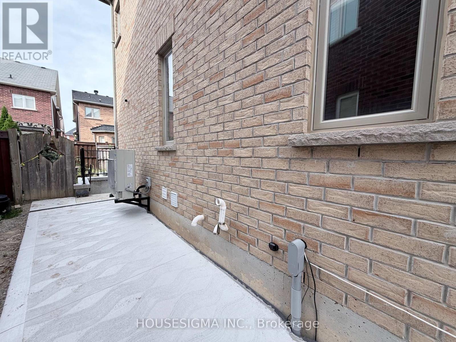 Basement Apartment - 438 Tilt Point Property Photo 18