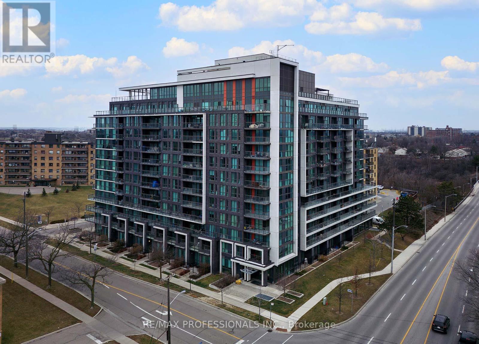 422 - 80 ESTHER LORRIE DRIVE Property Photo 1