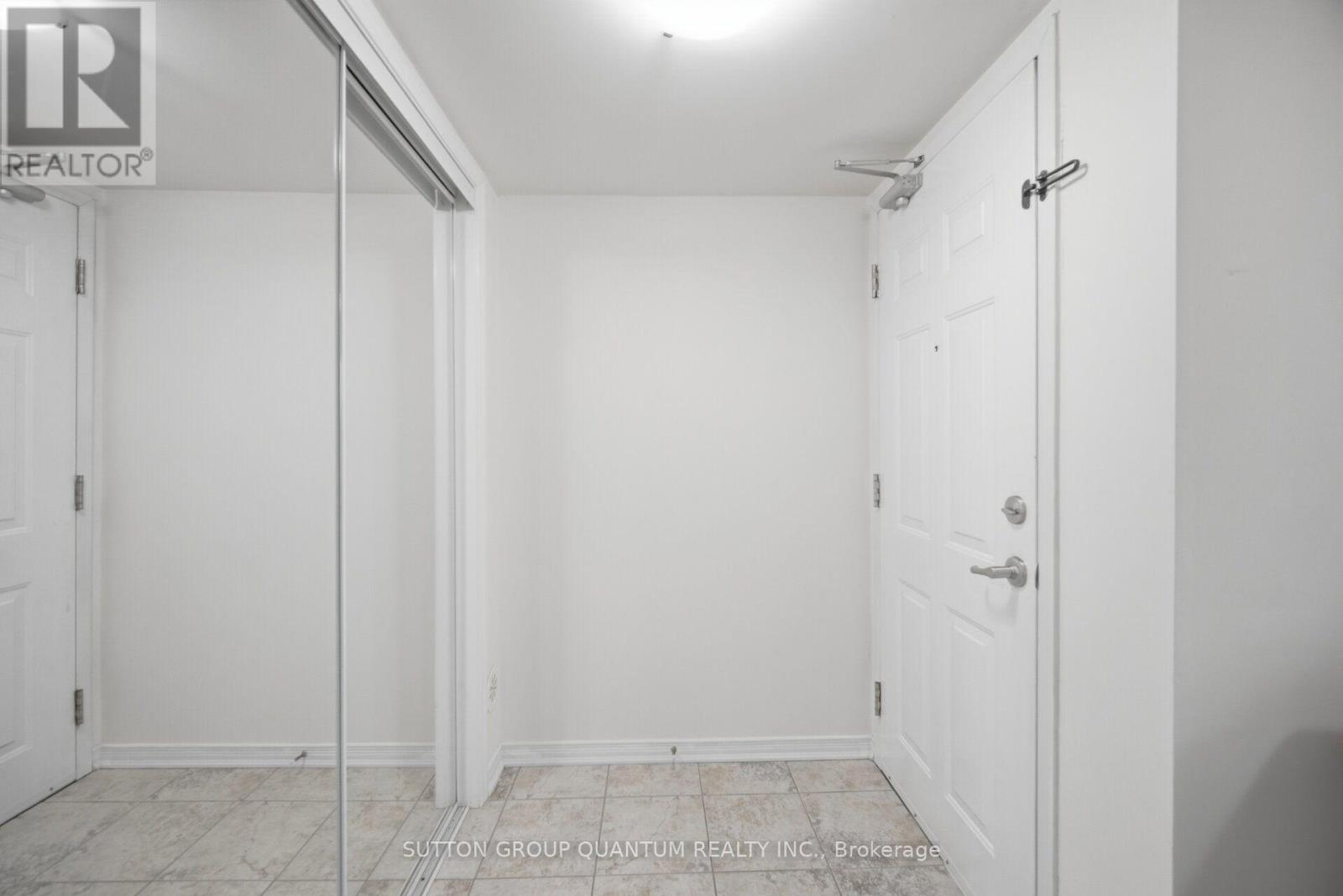37 - 2441 Greenwich Drive Property Photo 2