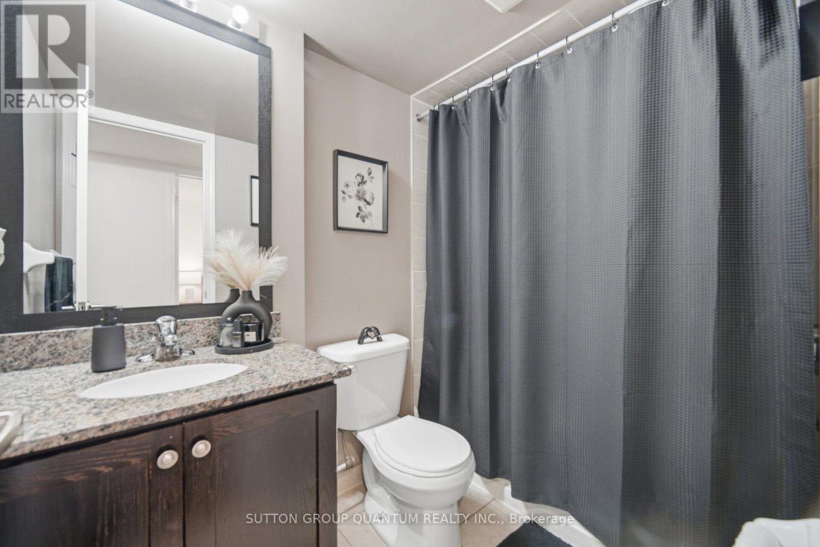 37 - 2441 Greenwich Drive Property Photo 20