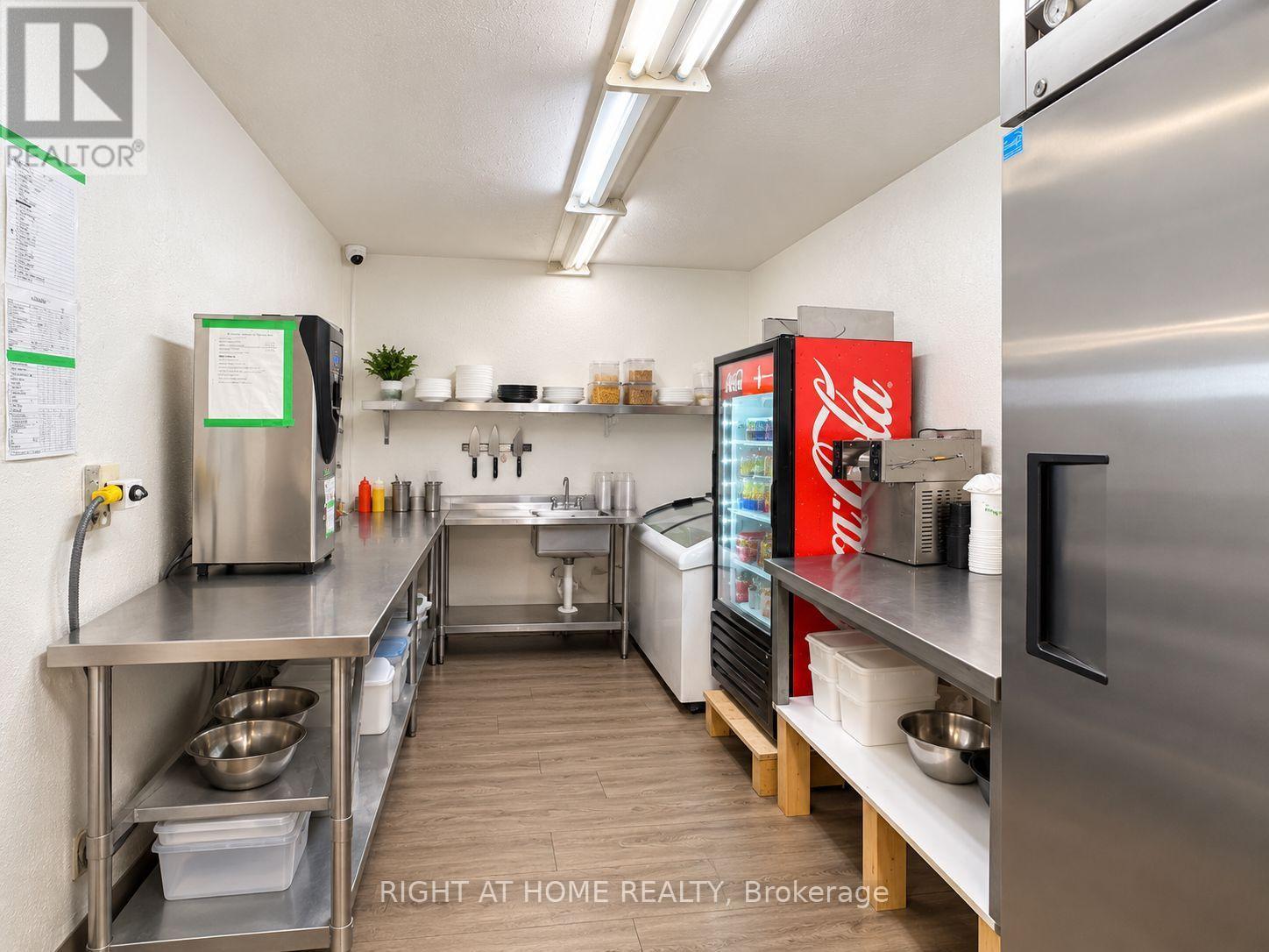 3930 Keele Street Property Photo 8