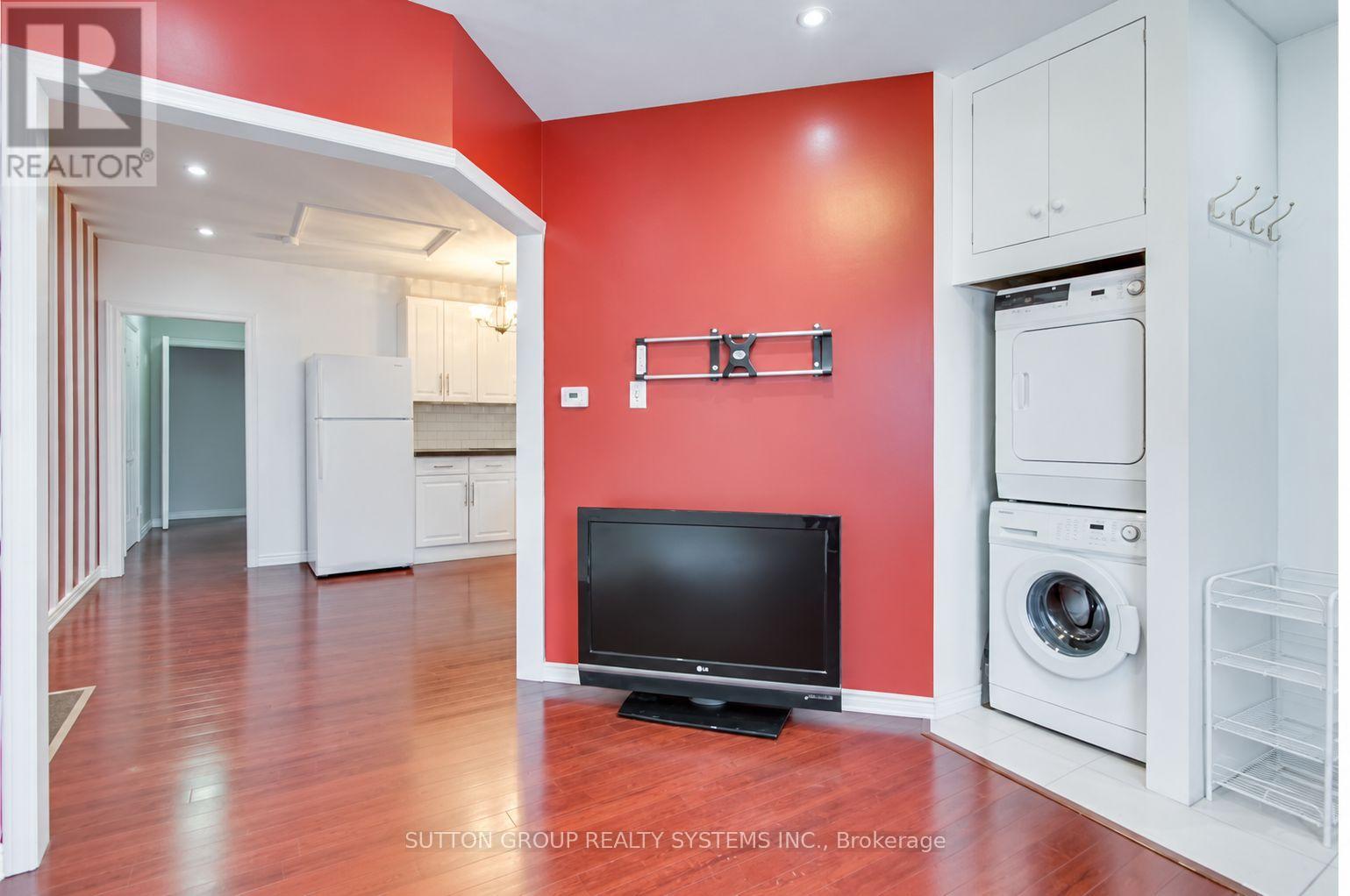 2094 Dufferin Street Property Photo 5