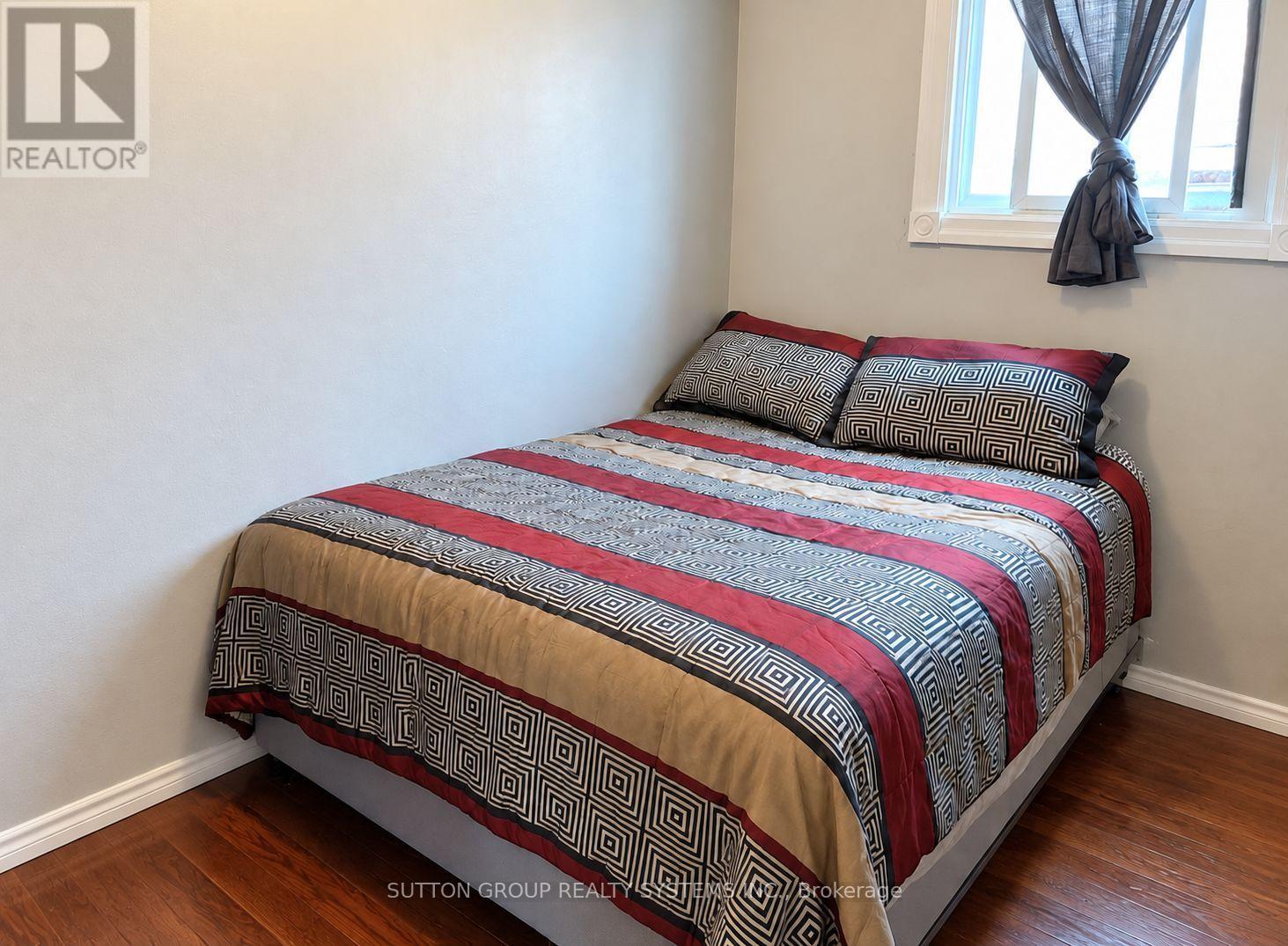 2094 Dufferin Street Property Photo 9