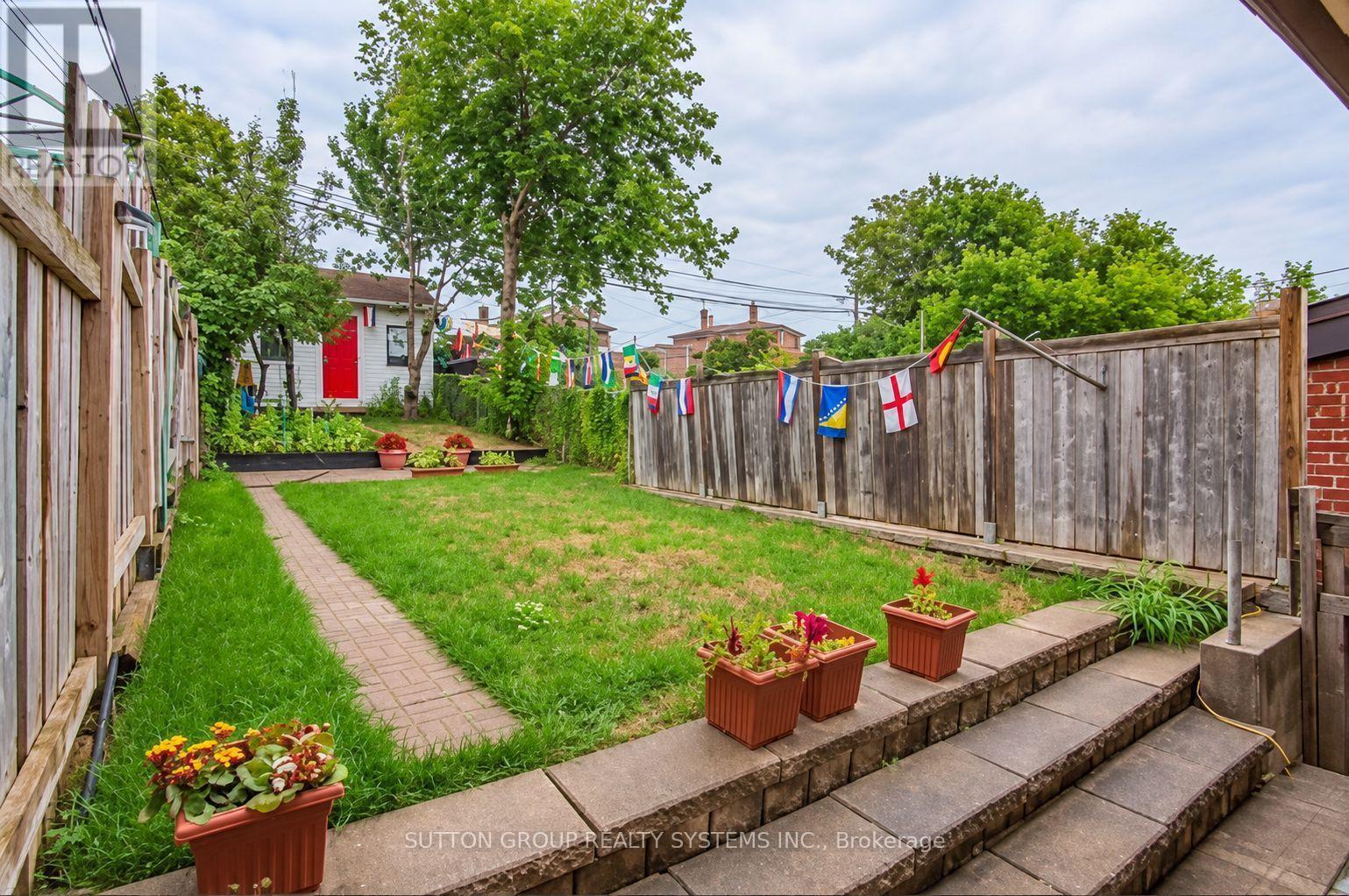 2094 Dufferin Street Property Photo 10