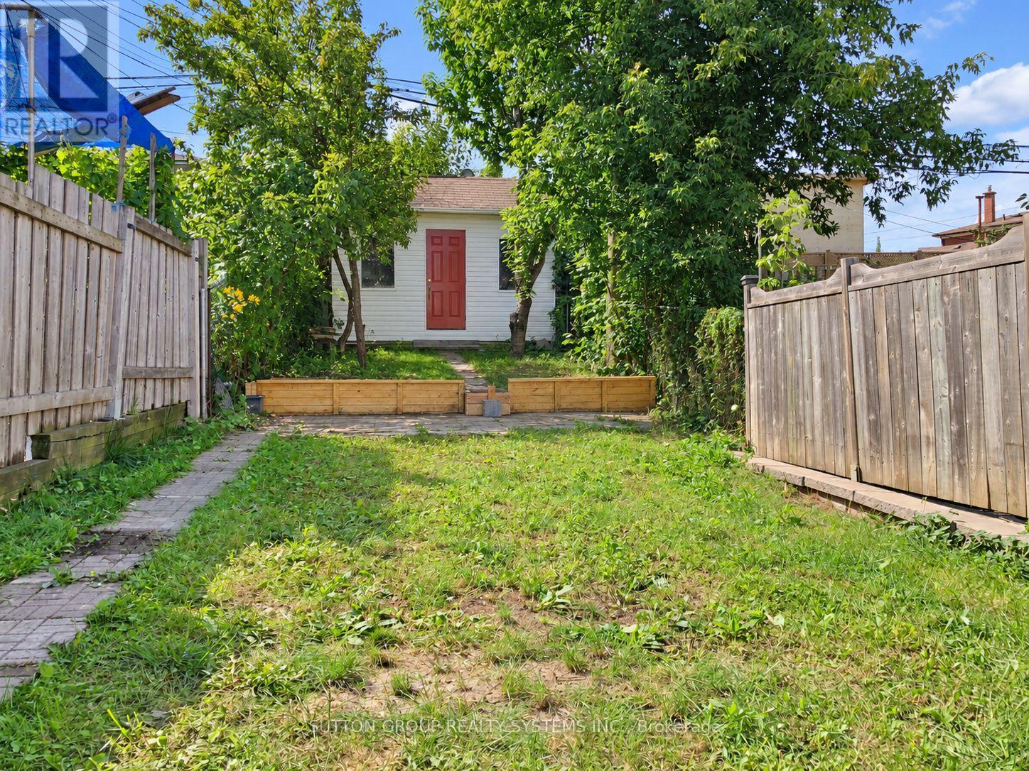 2094 Dufferin Street Property Photo 11