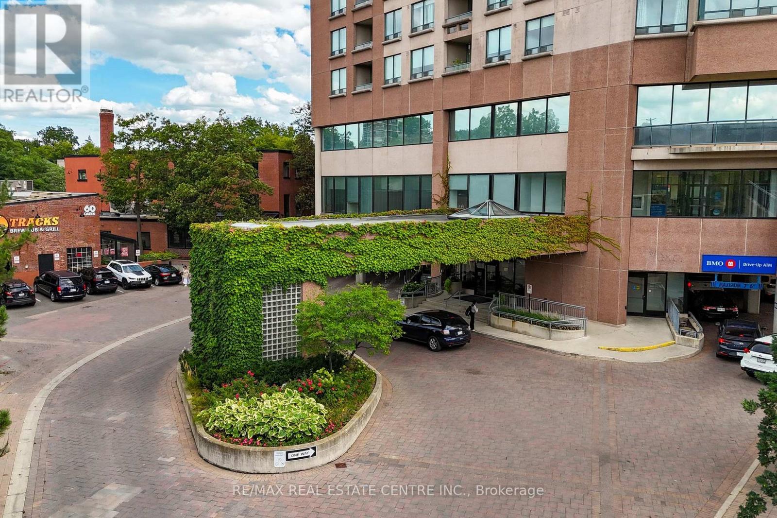 1202 - 1 Belvedere Court Property Photo 4