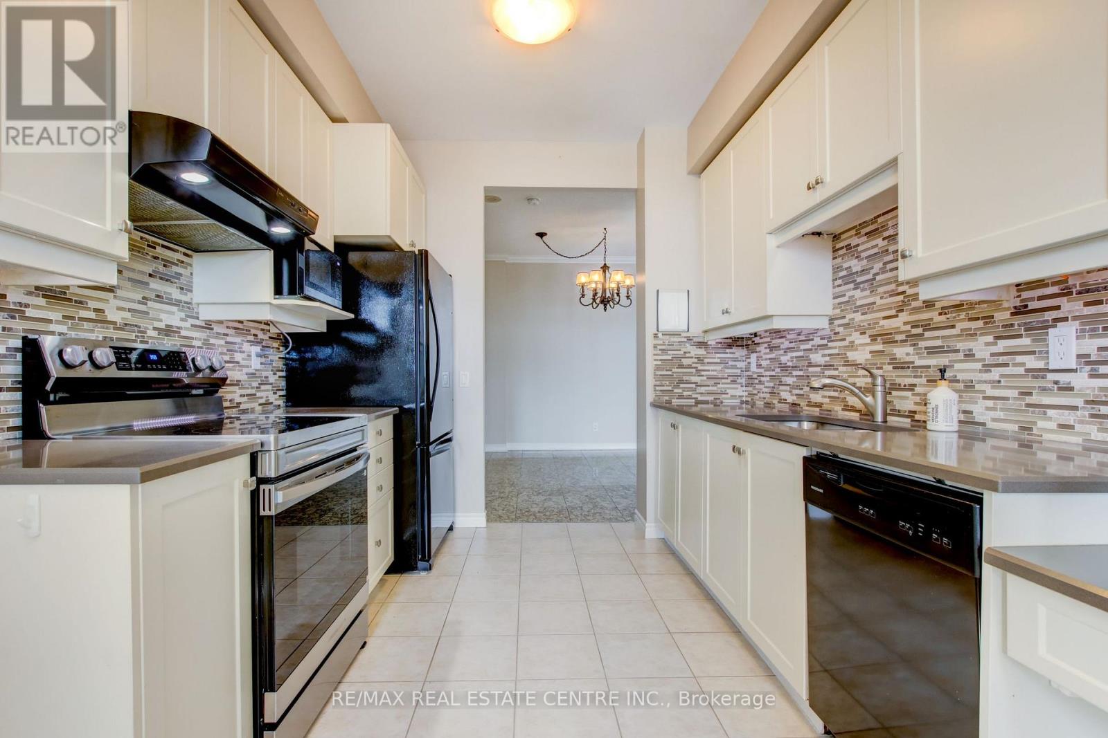 1202 - 1 Belvedere Court Property Photo 22