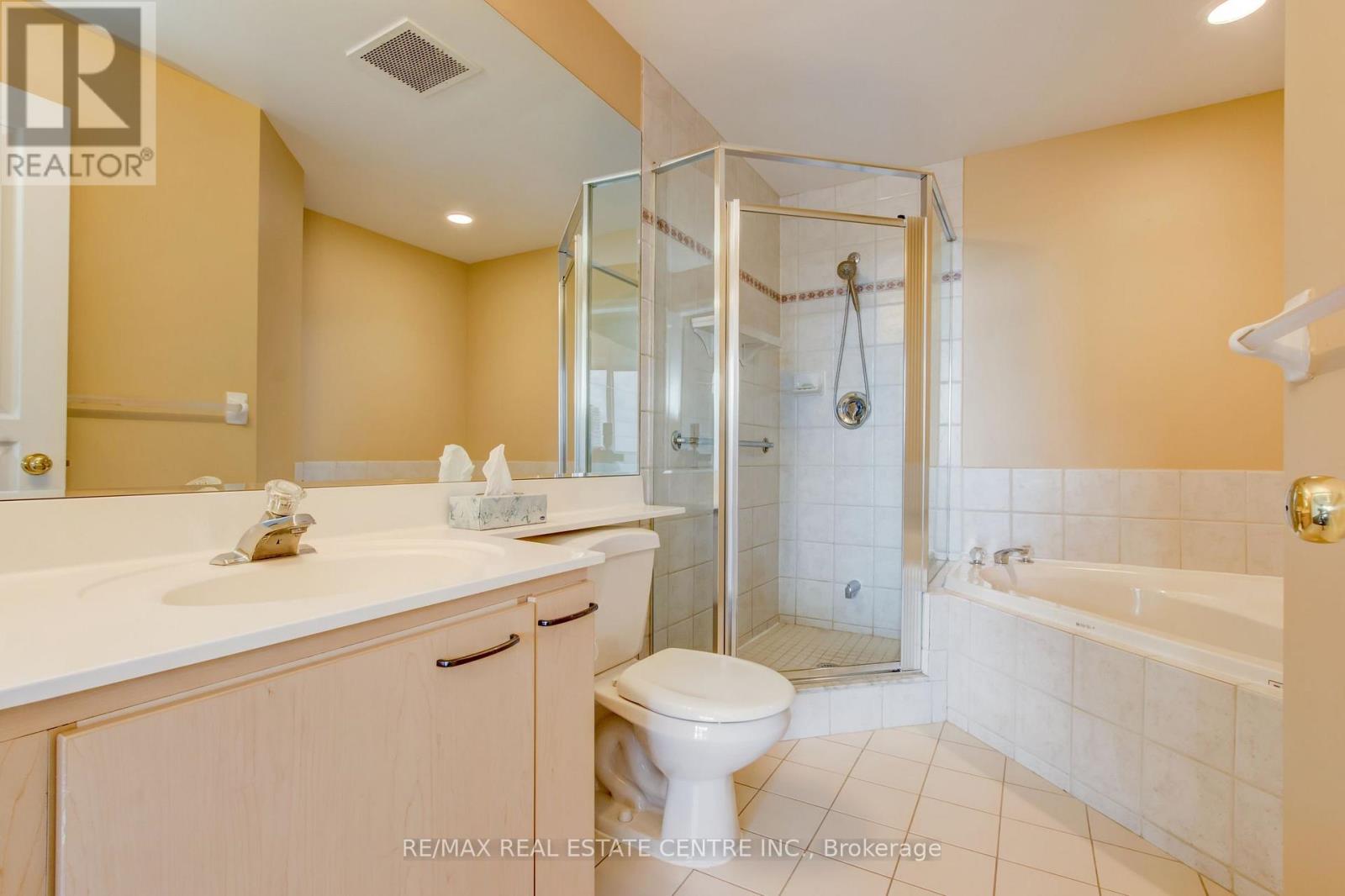 1202 - 1 Belvedere Court Property Photo 28